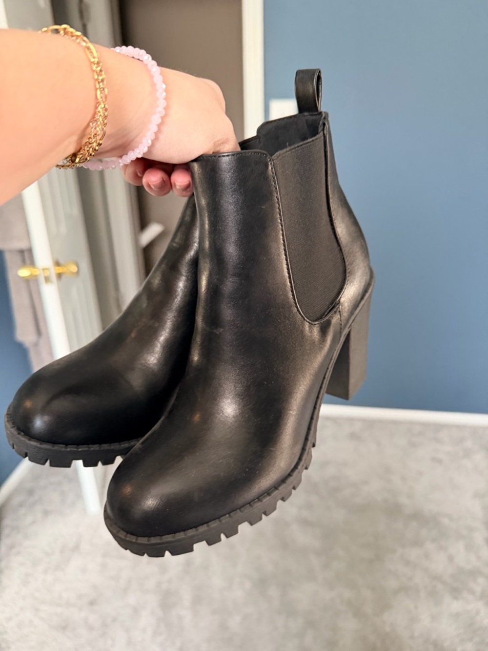 NWOT Soda Black Chunky Chelsea Block-Heel Ankle Boots